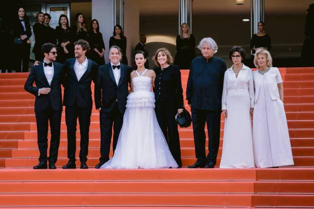78eme Festival International du Film de Cannes Montée des marches Nouvelle Vague 78th International Cannes Film Festival Red carpet for Nouvelle vague Movie 444514 2025 05 17 Alpes Maritimes Cannes Cap Vert Deutch, Zoey Dullin, Aubry Marbeck, Guillaume Linklater, Richard Knobloch, Iris Frémaux, Thierry  Copyright: xTerencexBaelenx STAR_444514_108