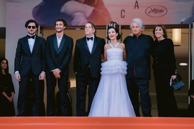 78eme Festival International du Film de Cannes Montée des marches Nouvelle Vague 78th International Cannes Film Festival Red carpet for Nouvelle vague Movie 444514 2025 05 17 Alpes Maritimes Cannes Cap Vert Deutch, Zoey Dullin, Aubry Marbeck, Guillaume Linklater, Richard  Copyright: xTerencexBaelenx STAR_444514_110