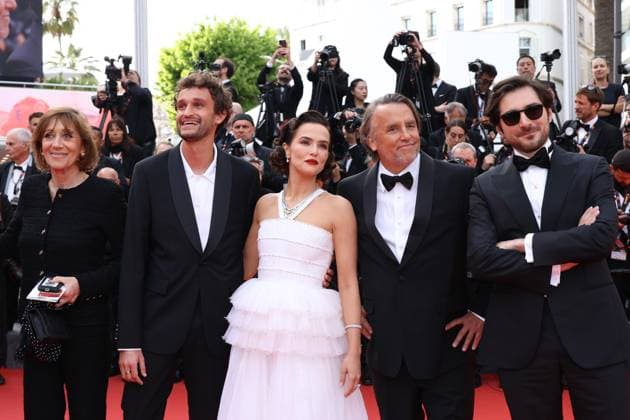 78eme Festival International du Film de Cannes Montée des marches Nouvelle Vague 78th Cannes Film Festival Red carpet of the film Nouvelle vague Michele Halberstadt, Aubry Dullin, Zoey Deutch, Richard Linklater and Guillaume Marbeck 444515 2025 05 17 Cannes France  Copyright: xIsabellexVautierx xStarfacex STAR_444515_100