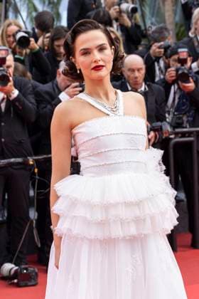 Nouvelle Vague (New Wave) Red Carpet at the 78th Annual Cannes Film Festival Zoey Deutch attends the Nouvelle Vague (New Wave) red carpet at the 78th annual Cannes Film Festival at Palais des Festivals on May 17, 2025 in Cannes, France.  Copyright: x Chassery+Courdjix