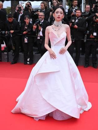 Cannes, France: Cannes, 78th Cannes Film Festival 2025 - evening 5 - red carpet of the film NOUVELLE VAGUE - In the photo: Zhou Ye Cannes France  - ZUMAp169 20250517_zea_p169_1829 Copyright: xAlbertoxTerenghix