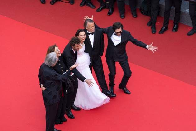 Montée des marches du film Nouvelle vague lors du 78ème Festival International du Film de Cannes Laurent Petin, Michèle Halberstadt, Aubry Dullin, Zoey Deutch, Richard Linklater et Guillaume Marbeck Montée des marches du film Nouvelle vague lors du 78ème Festival International du Film de Cannes, au Palais des Festivals à Cannes Le 17 mai 2025 Olivier Borde Bestimage Red carpet for the movie New Wave during the 78th Cannes International Film Festival at the Palais des Festivals in Cannes, France On may 17th 2025 Cannes France  Copyright: xOLIVIERxBORDEx xBESTIMAGExOLIVIERxBORDEx xBESTIMAGEx