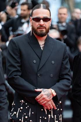 B Montée des marches du film Nouvelle vague lors du 78ème Festival International du Film de Cannes Le rappeur SCH Montre Audemars Piguet, bijoux Messika Julien Schwarzer Montée des marches du film Nouvelle vague lors du 78ème Festival International du Film de Cannes, au Palais des Festivals à Cannes Le 17 mai 2025 Olivier Borde Bestimage Red carpet for the movie New Wave during the 78th Cannes International Film Festival at the Palais des Festivals in Cannes, France On may 17th 2025 Cannes France  Copyright: xOLIVIERxBORDEx xBESTIMAGExOLIVIERxBORDEx xBESTIMAGEx
