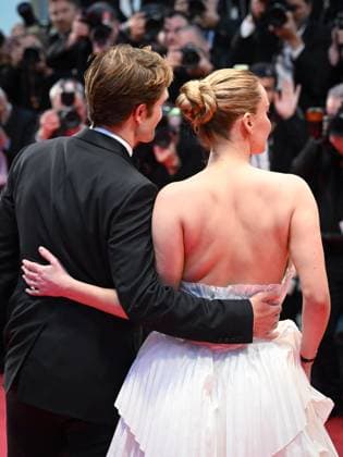 Cannes, 78th Cannes Film Festival 2025 - evening 5 - red carpet of the film Die My Love - In the photo: Robert Pattinson Jennifer Lawrence  Copyright: xManuelexMangiarottix xipa-agency.netx xPoolxPhotoxEventsx05x IPA_Agency_IPA57840675
