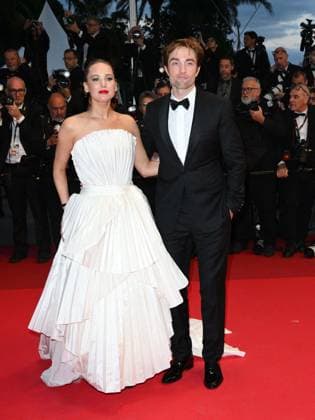Cannes, 78th Cannes Film Festival 2025 - evening 5 - red carpet of the film Die, My Love Cannes, 78th Cannes Film Festival 2025 - evening 5 - red carpet of the film Die, My Love . In the photo Jennifer Lawrence and Robert Pattinson Cannes France  Copyright: xIPA ABACAx