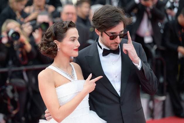 Cannes Nouvelle Vague Red Carpet NG Zoey Deutch and Guillaume Marbeck attending the ‘Nouvelle Vague (New Wave)’ Screening and Red Carpet at Palais Des Festivals in Cannes, France on May 17 2025 as part of the 78th Cannes Film Festival. Photo by Nicolas Genin ABACAPRESS.COM Cannes France  Copyright: xGeninxNicolas ABACAx