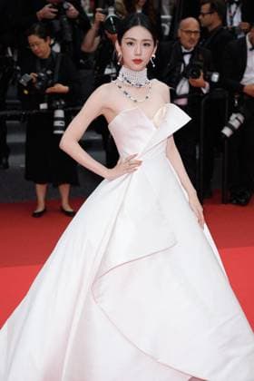 Cannes Nouvelle Vague Red Carpet NG Zhou Ye attending the ‘Nouvelle Vague (New Wave)’ Screening and Red Carpet at Palais Des Festivals in Cannes, France on May 17 2025 as part of the 78th Cannes Film Festival. Photo by Nicolas Genin ABACAPRESS.COM Cannes France  Copyright: xGeninxNicolas ABACAx