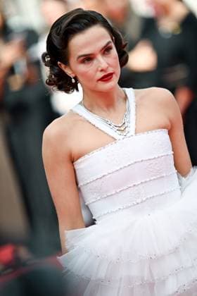78eme Festival International du Film de Cannes Montée des marches Nouvelle Vague Festival de Cannes 2025 Red carpet Nouvelle vague Zoey Deutch 444525 2025 05 17 France  Copyright: xLionelxGuericolas MPPx STAR_444525_040
