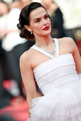 78eme Festival International du Film de Cannes Montée des marches Nouvelle Vague Festival de Cannes 2025 Red carpet Nouvelle vague Zoey Deutch 444525 2025 05 17 France  Copyright: xLionelxGuericolas MPPx STAR_444525_041