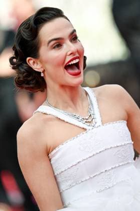 78eme Festival International du Film de Cannes Montée des marches Nouvelle Vague Festival de Cannes 2025 Red carpet Nouvelle vague Zoey Deutch 444525 2025 05 17 France  Copyright: xLionelxGuericolas MPPx STAR_444525_042