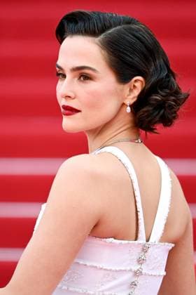 78eme Festival International du Film de Cannes Montée des marches Nouvelle Vague Festival de Cannes 2025 Red carpet Nouvelle vague Zoey Deutch 444525 2025 05 17 France  Copyright: xLionelxGuericolas MPPx STAR_444525_057