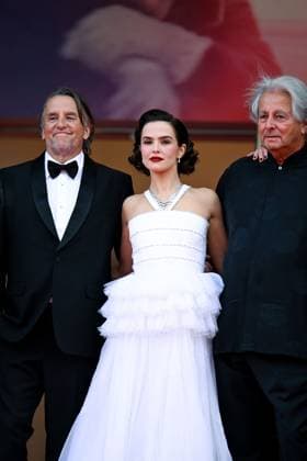 78eme Festival International du Film de Cannes Montée des marches Nouvelle Vague Festival de Cannes 2025 Red carpet Nouvelle vague Richard Linklater, Zoey Deutch, Laurent Petin 444525 2025 05 17 France  Copyright: xLionelxGuericolas MPPx STAR_444525_061
