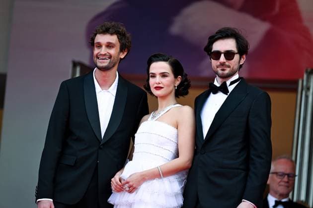 78eme Festival International du Film de Cannes Montée des marches Nouvelle Vague Festival de Cannes 2025 Red carpet Nouvelle vague Aubry Dullin, Zoey Deutch,Guillaume Marbeck 444525 2025 05 17 France  Copyright: xLionelxGuericolas MPPx STAR_444525_063