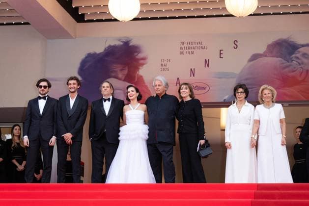 Cannes - Nouvelle Vague Red Carpet Guillaume Marbeck, Aubry Dullin, Richard Linklater, Zoey Deutch, Laurent Petin, Michèle Halberstadt, Rachida Dati and Cannes President Iris Knobloch attend the Nouvelle Vague (New Wave) red carpet at the 78th annual Cannes Film Festival at Palais des Festivals on May 17, 2025 in Cannes, France. Photo by Shootpix ABACAPRESS.COM Cannes France  Copyright: xShootpix ABACAx