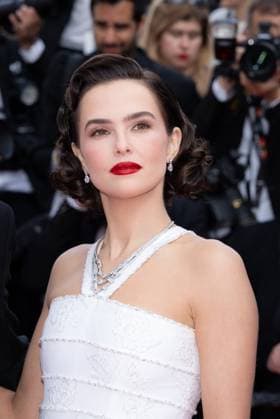 Cannes - Nouvelle Vague Red Carpet Zoey Deutch attend the Nouvelle Vague (New Wave) red carpet at the 78th annual Cannes Film Festival at Palais des Festivals on May 17, 2025 in Cannes, France. Photo by Shootpix ABACAPRESS.COM Cannes France  Copyright: xShootpix ABACAx