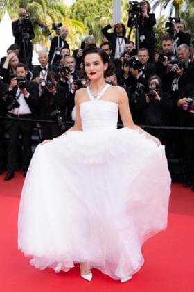Cannes - Nouvelle Vague Red Carpet Zoey Deutch attend the Nouvelle Vague (New Wave) red carpet at the 78th annual Cannes Film Festival at Palais des Festivals on May 17, 2025 in Cannes, France. Photo by Shootpix ABACAPRESS.COM Cannes France  Copyright: xShootpix ABACAx