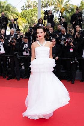 Cannes - Nouvelle Vague Red Carpet Zoey Deutch attend the Nouvelle Vague (New Wave) red carpet at the 78th annual Cannes Film Festival at Palais des Festivals on May 17, 2025 in Cannes, France. Photo by Shootpix ABACAPRESS.COM Cannes France  Copyright: xShootpix ABACAx