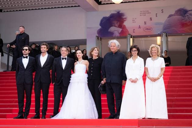 Cannes - Nouvelle Vague Red Carpet Guillaume Marbeck, Aubry Dullin, Richard Linklater, Zoey Deutch, Laurent Petin, Michèle Halberstadt, Rachida Dati and Cannes President Iris Knobloch attends the Nouvelle Vague (New Wave) red carpet at the 78th annual Cannes Film Festival at Palais des Festivals on May 17, 2025 in Cannes, France. Photo by Shootpix ABACAPRESS.COM Cannes France  Copyright: xShootpix ABACAx
