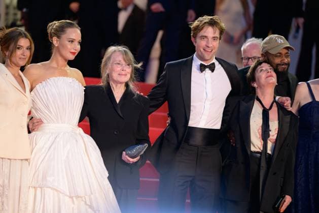 Cannes Die My Love Red Carpet NG Andrea Calderwood, Justine Ciarrocchi, Sissy Spacek, Robert Pattinson, Lynne Ramsay, Jennifer Lawrence, LaKeith Stanfield, Molly Smith, Thad Luckinbill and Trent Luckinbill attending the ‘Die My Love’ Screening and Red Carpet at Palais Des Festivals in Cannes, France on May 17 2025 as part of the 78th Cannes Film Festival. Photo by Nicolas Genin ABACAPRESS.COM Cannes France  Copyright: xGeninxNicolas ABACAx