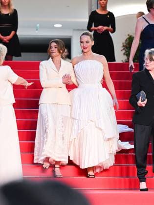 Cannes, 78th Cannes Film Festival 2025 - evening 5 - red carpet of the film Die, My Love Cannes, 78th Cannes Film Festival 2025 - evening 5 - red carpet of the film Die My Love - In the photo: Justine Ciarrocchi and Jennifer Lawrence cannes France  Copyright: xIPA ABACAx
