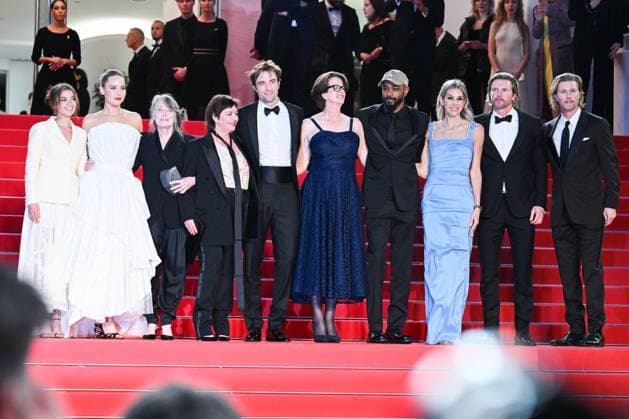 Cannes, 78th Cannes Film Festival 2025 - evening 5 - red carpet of the film Die, My Love Cannes, 78th Cannes Film Festival 2025 - evening 5 - red carpet of the film Die My Love - In the photo: Justine Ciarrocchi, Jennifer Lawrence, Sissy Spacek, Robert Pattinson, Lynne Ramsay, LaKeith Stanfield, Andrea Calderwood, Molly Smith, Trent Luckinbill and Thad Luckinbill cannes France Copyright: xIPA ABACAx