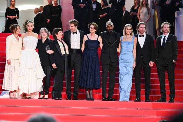 Cannes, 78th Cannes Film Festival 2025 - evening 5 - red carpet of the film Die, My Love Cannes, 78th Cannes Film Festival 2025 - evening 5 - red carpet of the film Die My Love - In the photo: Justine Ciarrocchi, Jennifer Lawrence, Sissy Spacek, Robert Pattinson, Lynne Ramsay, LaKeith Stanfield, Andrea Calderwood, Molly Smith, Trent Luckinbill and Thad Luckinbill cannes France Copyright: xIPA ABACAx