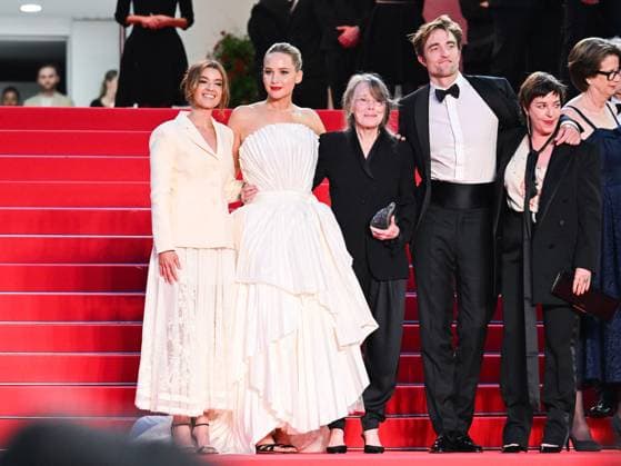 Cannes, 78th Cannes Film Festival 2025 - evening 5 - red carpet of the film Die, My Love Cannes, 78th Cannes Film Festival 2025 - evening 5 - red carpet of the film Die My Love - In the photo: Justine Ciarrocchi, Jennifer Lawrence, Sissy Spacek, Robert Pattinson, Lynne Ramsay cannes France  Copyright: xIPA ABACAx