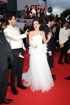 Die My Love Red Carpet at the 78th Annual Cannes Film Festival Zoey Deutch - Die My Love Red Carpet at the 78th Annual Cannes Film Festival in Cannes, France on May 17, 2025.  Copyright: x Chassery+Courdjix