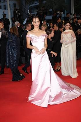 Die My Love Red Carpet at the 78th Annual Cannes Film Festival Barbara Palvin - Die My Love Red Carpet at the 78th Annual Cannes Film Festival in Cannes, France on May 17, 2025.  Copyright: x Chassery+Courdjix