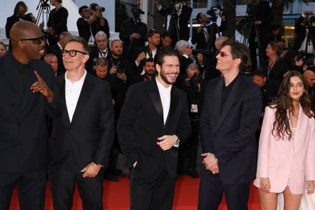 78eme Festival International du Film de Cannes Montée des marches du film Die my love 78th Cannes Film Festival Red carpet of the film Die my love Jean Pasca Zadi, Michel Hazanavicius, Francois Civil and Raphael Quenard 444527 2025 05 17 Cannes France  Copyright: xIsabellexVautierx xStarfacex STAR_444527_010