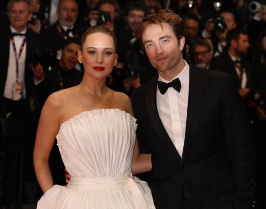 78eme Festival International du Film de Cannes Montée des marches du film Die my love 78th Cannes Film Festival Red carpet of the film Die my love Jennifer Lawrence and Robert Pattinson 444527 2025 05 17 Cannes France  Copyright: xIsabellexVautierx xStarfacex STAR_444527_031