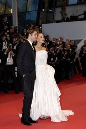Die My Love Red Carpet - The 78th Annual Cannes Film Festival Jennifer Lawrence (L) and Robert Pattinson attend the Die My Love red carpet during The 78th Annual Cannes Film Festival at Palais des Festivals on May 17, 2025 in Cannes, France.  Copyright: xKazukoxWakayamax