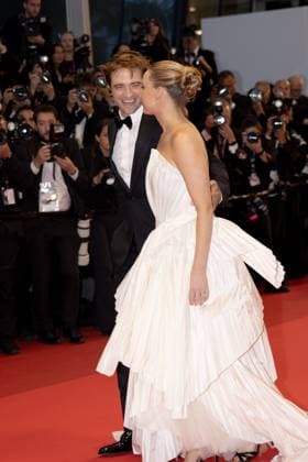 Die My Love Red Carpet - The 78th Annual Cannes Film Festival Jennifer Lawrence (L) and Robert Pattinson attend the Die My Love red carpet during The 78th Annual Cannes Film Festival at Palais des Festivals on May 17, 2025 in Cannes, France.  Copyright: xKazukoxWakayamax
