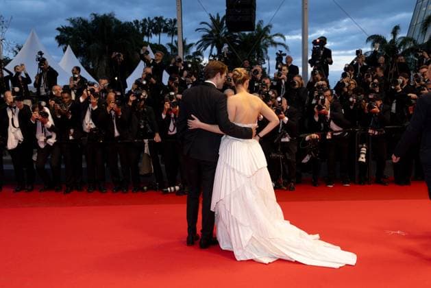 Die My Love Red Carpet - The 78th Annual Cannes Film Festival Jennifer Lawrence (L) and Robert Pattinson attend the Die My Love red carpet during The 78th Annual Cannes Film Festival at Palais des Festivals on May 17, 2025 in Cannes, France.  Copyright: xKazukoxWakayamax