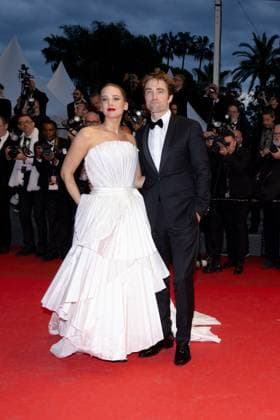 Die My Love Red Carpet - The 78th Annual Cannes Film Festival Jennifer Lawrence (L) and Robert Pattinson attend the Die My Love red carpet during The 78th Annual Cannes Film Festival at Palais des Festivals on May 17, 2025 in Cannes, France.  Copyright: xKazukoxWakayamax