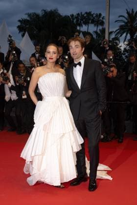 Die My Love Red Carpet - The 78th Annual Cannes Film Festival Jennifer Lawrence (L) and Robert Pattinson attend the Die My Love red carpet during The 78th Annual Cannes Film Festival at Palais des Festivals on May 17, 2025 in Cannes, France.  Copyright: xKazukoxWakayamax