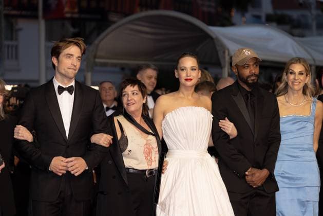 Die My Love Red Carpet - The 78th Annual Cannes Film Festival Justine Ciarrocchi, Jennifer Lawrence, Sissy Spacek, Robert Pattinson, Lynne Ramsay, LaKeith Stanfield, Andrea Calderwood, Molly Smith, Trent Luckinbill and Thad Luckinbill attend the Die My Love red carpet during The 78th Annual Cannes Film Festival at Palais des Festivals on May 17, 2025 in Cannes, France. Copyright: xKazukoxWakayamax