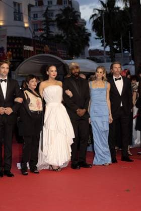 Die My Love Red Carpet - The 78th Annual Cannes Film Festival Justine Ciarrocchi, Jennifer Lawrence, Sissy Spacek, Robert Pattinson, Lynne Ramsay, LaKeith Stanfield, Andrea Calderwood, Molly Smith, Trent Luckinbill and Thad Luckinbill attend the Die My Love red carpet during The 78th Annual Cannes Film Festival at Palais des Festivals on May 17, 2025 in Cannes, France. Copyright: xKazukoxWakayamax