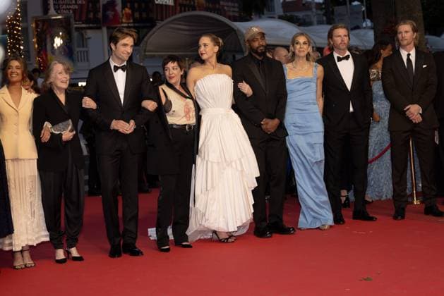 Die My Love Red Carpet - The 78th Annual Cannes Film Festival Justine Ciarrocchi, Jennifer Lawrence, Sissy Spacek, Robert Pattinson, Lynne Ramsay, LaKeith Stanfield, Andrea Calderwood, Molly Smith, Trent Luckinbill and Thad Luckinbill attend the Die My Love red carpet during The 78th Annual Cannes Film Festival at Palais des Festivals on May 17, 2025 in Cannes, France. Copyright: xKazukoxWakayamax