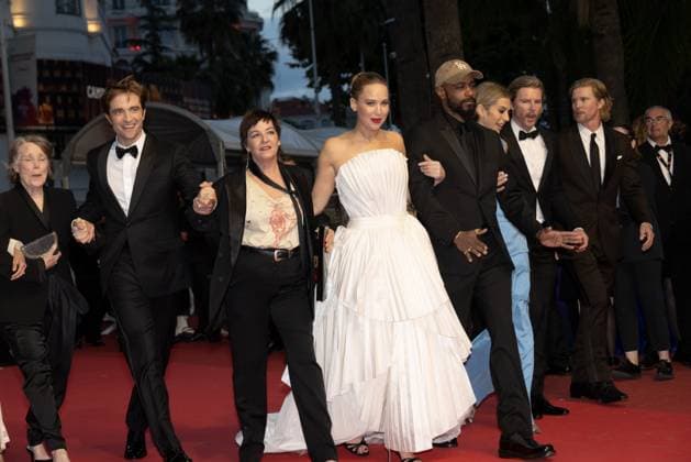 Die My Love Red Carpet - The 78th Annual Cannes Film Festival Justine Ciarrocchi, Jennifer Lawrence, Sissy Spacek, Robert Pattinson, Lynne Ramsay, LaKeith Stanfield, Andrea Calderwood, Molly Smith, Trent Luckinbill and Thad Luckinbill attend the Die My Love red carpet during The 78th Annual Cannes Film Festival at Palais des Festivals on May 17, 2025 in Cannes, France. Copyright: xKazukoxWakayamax
