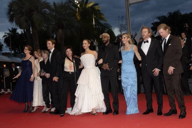 Die My Love Red Carpet - The 78th Annual Cannes Film Festival Justine Ciarrocchi, Jennifer Lawrence, Sissy Spacek, Robert Pattinson, Lynne Ramsay, LaKeith Stanfield, Andrea Calderwood, Molly Smith, Trent Luckinbill and Thad Luckinbill attend the Die My Love red carpet during The 78th Annual Cannes Film Festival at Palais des Festivals on May 17, 2025 in Cannes, France. Copyright: xKazukoxWakayamax
