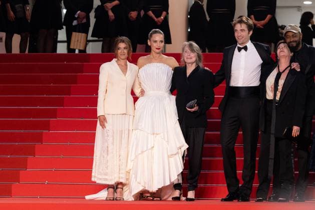 Die My Love Red Carpet - The 78th Annual Cannes Film Festival Justine Ciarrocchi, Jennifer Lawrence, Sissy Spacek, Robert Pattinson, Lynne Ramsay, LaKeith Stanfield, Andrea Calderwood, Molly Smith, Trent Luckinbill and Thad Luckinbill attend the Die My Love red carpet during The 78th Annual Cannes Film Festival at Palais des Festivals on May 17, 2025 in Cannes, France. Copyright: xKazukoxWakayamax