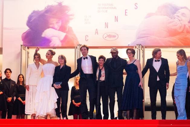 Die My Love Red Carpet - The 78th Annual Cannes Film Festival Justine Ciarrocchi, Jennifer Lawrence, Sissy Spacek, Robert Pattinson, Lynne Ramsay, LaKeith Stanfield, Andrea Calderwood, Molly Smith, Trent Luckinbill and Thad Luckinbill attend the Die My Love red carpet during The 78th Annual Cannes Film Festival at Palais des Festivals on May 17, 2025 in Cannes, France. Copyright: xKazukoxWakayamax