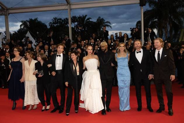 Die, My Love premiere in Cannes Andrea Calderwood, Sissy Spacek, Robert Pattinson, Lynne Ramsay, Jennifer Lawrence, LaKeith Stanfield at the Die, My Love Premiere during the 78th Cannes Film Festival held at Palais des Festivals on May 17, 2025 in Cannes, France. CAP KA Kristina Afanasyeva Cannes Alpes-Maritimes France Copyright: xKristinaxAfanasyeva CapitalxPicturesx