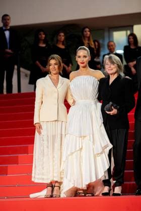 Die, My Love premiere in Cannes Molly Smith, Jennifer Lawrence and Sissy Spacek at the Die, My Love Premiere during the 78th Cannes Film Festival held at Palais des Festivals on May 17, 2025 in Cannes, France. CAP KA Kristina Afanasyeva Cannes Alpes-Maritimes France Copyright: xKristinaxAfanasyeva CapitalxPicturesx