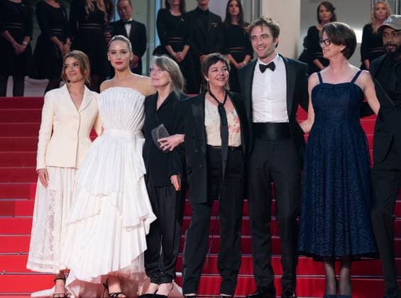 Die My Love Premiere at 78th Festival de Cannes - Cannes, France CANNES, FRANCE. May 17, 2025: Justine Ciarrocchi, Jennifer Lawrence, Sissy Spacek, Lynne Ramsay, Robert Pattinson & Andrea Calderwood at the premiere for Die My Love at the 78th Festival de Cannes. Picture: Paul Smith Featureflash Cannes France  Copyright: xPaulxSmithx xFeatureflashx