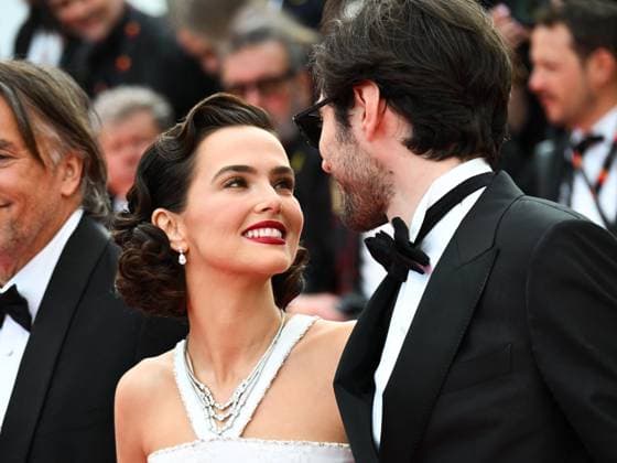 Cannes, 78th Cannes Film Festival 2025 - evening 5 - red carpet of the film Die, My Love Cannes, 78th Cannes Film Festival 2025 - evening 5 - red carpet of the film Die, My Love . In the photo Richard Linklater, Zoey Deutch, Guillaume Marbeck Cannes France  Copyright: xIPA ABACAx