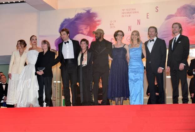 May 17, 2025, Cannes, France: CANNES, FRANCE - MAY 17: Justine Ciarrocchi, Jennifer Lawrence, Sissy Spacek, Robert Pattinson, Lynne Ramsay, Andrea Calderwood, LaKeith Stanfield, Molly Smith and Trent Luckinbill attend the Die My Love red carpet at the 78th annual Cannes Film Festival at Palais des Festivals on May 17, 2025 in Cannes, France Cannes France - ZUMAi09_ 20250517_zaf_i09_046 Copyright: xFrederickxInjimbertx