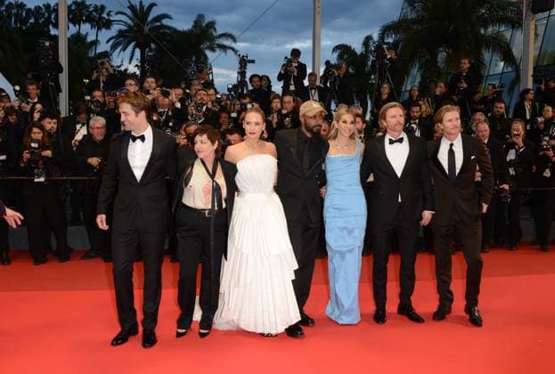 May 17, 2025, Cannes, France: CANNES, FRANCE - MAY 17: Robert Pattinson, Lynne Ramsay, Jennifer Lawrence, LaKeith Stanfield, Molly Smith, Trent Luckinbill and Thad Luckinbill attend the Die My Love red carpet at the 78th annual Cannes Film Festival at Palais des Festivals on May 17, 2025 in Cannes, France. Cannes France - ZUMAi09_ 20250517_zaf_i09_056 Copyright: xFrederickxInjimbertx