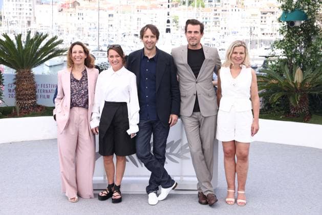 Cannes L inconnu De La Grande Arche Photocall JD Muriel Meynard, Sidse Babett Knudsen, Stephane Demoustier, Claes Bang and Marie Gade attend the L inconnu De La Grande Arche Photocall at the 78th annual Cannes Film Festival at Palais des Festivals on May 17, 2025 in Cannes, France. Photo by Jerome Domine ABACAPRESS.COM Cannes France  Copyright: xDominexJerome ABACAx